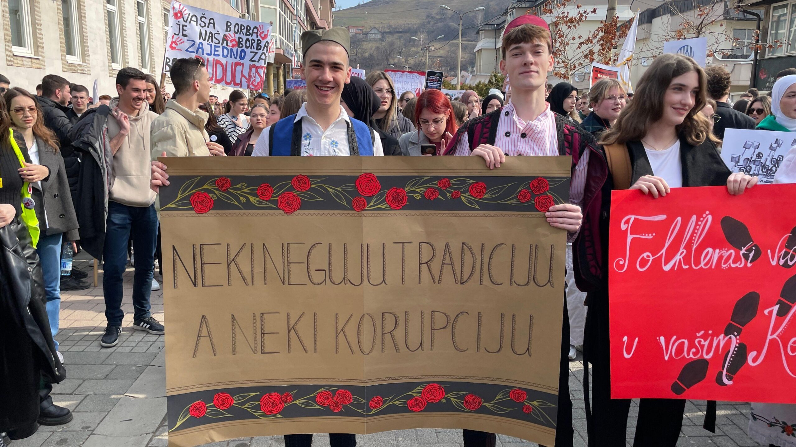 I fes i šajkača zajedno! Foto: BBC/Nemanja Mitrović