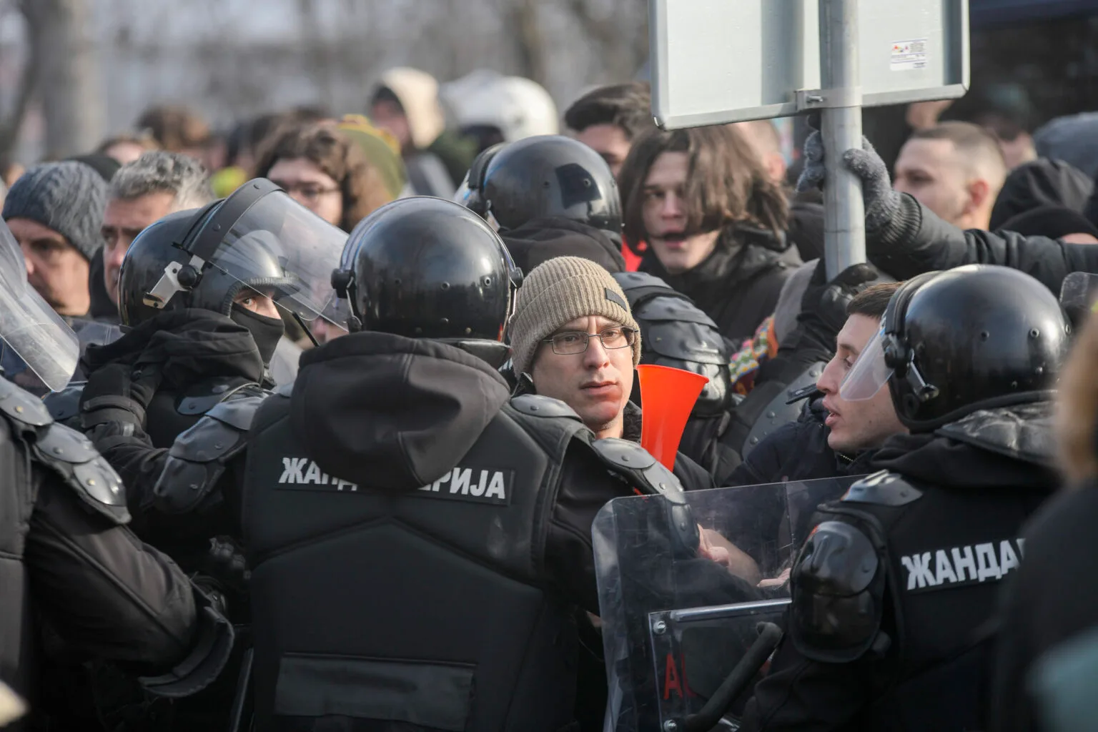 Rumenka, Novi Sad 25.01.2025. Blokada Paora i studenata kod Rumenke. Studenti, studentski protest, studentska blokada, paori, poljoprivrednici, policija Foto: Nenad Mihajlović/Nova.rs