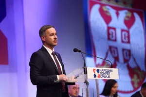 Aleksić u Skupštini: „Nacionalni resursi u rukama stranaca, visoki nameti guše domaće privrednike“
