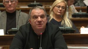 Razrešenje direktora podiglo prašinu: Nastavnici OŠ „Pavle Savić“ u protestu