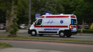 Pad sa zgrade u Studentskom gradu: Devojka teško povređena, dve saobraćajne nesreće u Beogradu