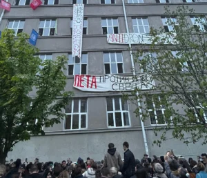 Đaci Pete beogradske gimnazije od večeras blokiraju školu, traže smenu direktorke
