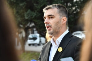 Savo Manojlović: „Vučić ne raspisuje izbore jer bi time ministri poput Selakovića izgubili imunitet“