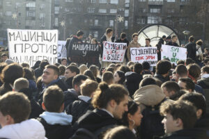 „16 minuta tišine“: Studenti i građani u Beogradu, Nišu i Novom Sadu odali poštu žrtvama nesreće na železničkoj stanici