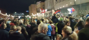 Štafeta studenata iz Novog Pazara stigla u Kragujevac uz svečani doček i vatromet, poruka: „Mladi u Srbiji grade mostove, ne zidove“ (VIDEO)