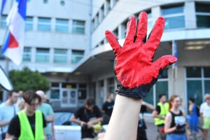 Grupa građana protestovala je ispred Policijske stanice u Subotici