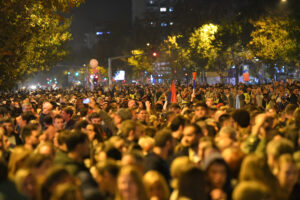 Novi Sad dočekao pešake iz Novog Pazara: Studenti stigli na Most slobode nakon marša od 400 km (VIDEO)