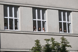 Roditelji Pete gimnazije protestovali ispred Vlade i blokirali Nemanjinu ulicu