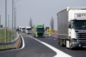 AMSS upozorava: Oprez zbog odrona na planinskim putevima, kamioni čekaju na Batrovcima šest sati