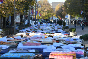 AP: Mladi u Srbiji marširaju na obeležavanje godinu dana od smrtonosnog pada nadstrešnice