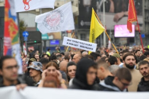 Beograd: Protestna šetnja studenata stigla do Palate pravde, kritikovana sporost tužilaštva