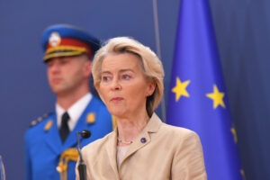 Ursula fon der Lajen: „EU mora imati centralnu ulogu u obezbeđivanju mira u Ukrajini“