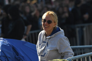 Učenici u Beogradu ispred Skupštine dali podršku Dijani Hrka