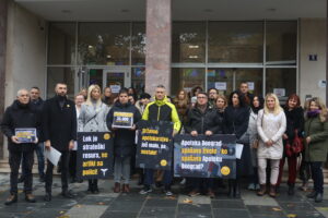 Kreni-Promeni i zaposleni uručili Gradu 35.000 potpisa: „Ovo je pitanje života!“ (VIDEO)