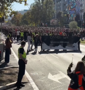 Desetine hiljada građana blokiralo Bulevar oslobođenja, sve spremno za 16 minuta tišine u 11.52 (VIDEO)