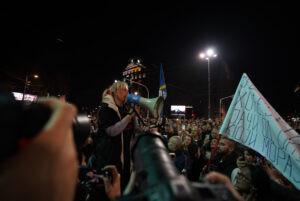 Dijana Hrka sa barikade: „Neću se povući ni santimetar, ostanite dostojanstveni, ali ne odustajte“