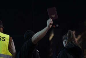 Krvava ruka simbol pokreta: Francuski radio analizira kako je tragedija u Novom Sadu uzdrmala Vučićev režim