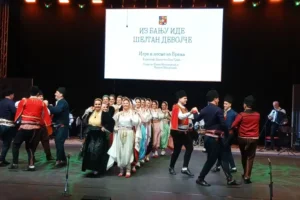 Kragujevački „Abrašević“ proslavio 120 godina rada centralnom manifestacijom u hali jezero