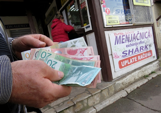 Devizni kurs: Evro sutra 117,41 dinar