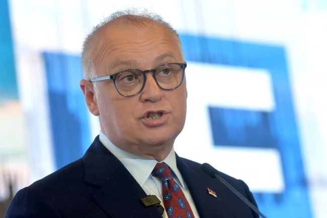 Bivšim ministrima Vesiću i Momiroviću ukinut pritvor, jer nema optužnice