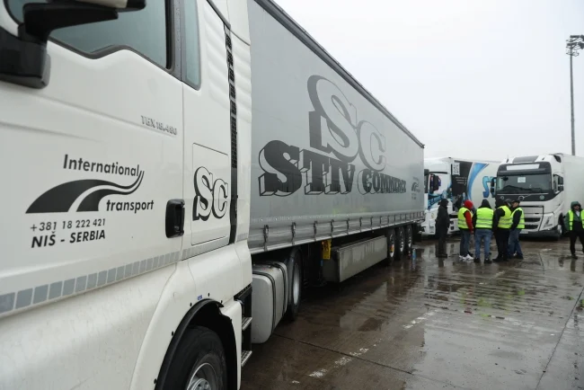 Udruženja transportera Balkana nastavila blokadu graničnih prelaza, danas očekuju rešenje EU