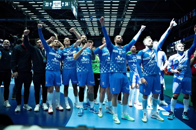 Hiljade navijača u Zagrebu pozdravile rukometaše Hrvatske, pevao Tompson