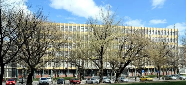 Građani ispred suda u Novom Sadu zvižde u znak podrške studentima i aktivistima