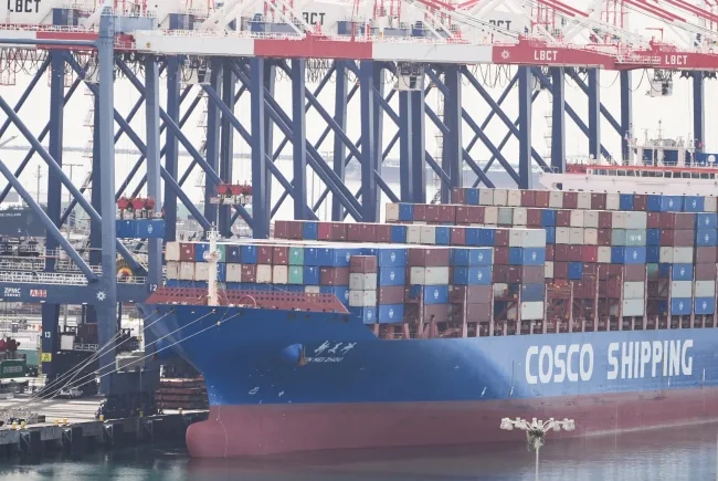 Mračni izgledi za preduzeća pošto je presuda o carinama podstakla Trampa na kontramere