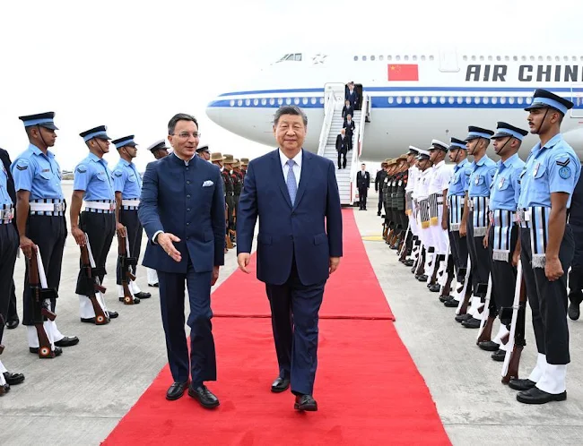 Foto: Predsednik Kine Si Đinping stiže u Nju Delhi, u Indiju, gde će učestvovati na 18. samitu grupe BRIKS, na poziv premijera Indije Narendre Modija, 12. septembra 2026. godine. Si je toplo dočekan po dolasku. (Sinhua/Sije Huanči)