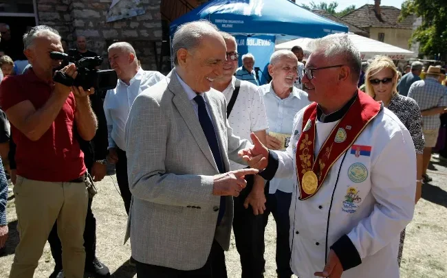 Foto: grafije: Emil Vas